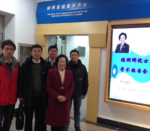 访问期间与吃瓜黑料网
教师合影